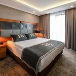 Hotel Four Seven 4*