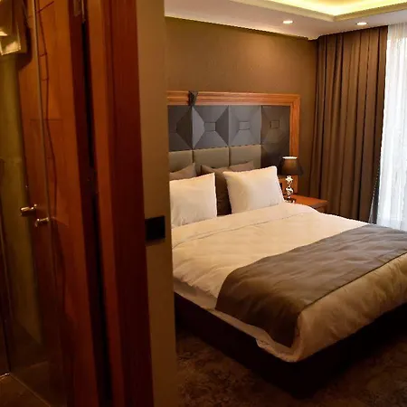 Four Seven Szálloda 4*