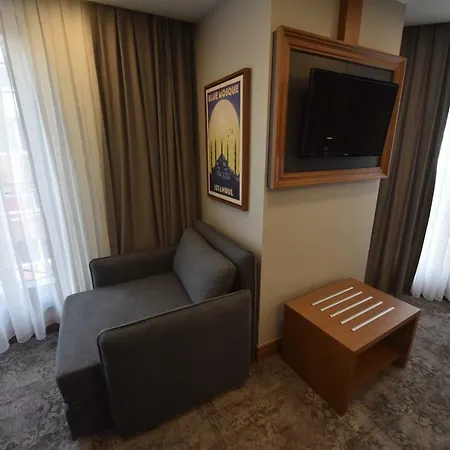 Four Seven Отель 4*
