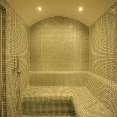 Hotel Four Seven 4*