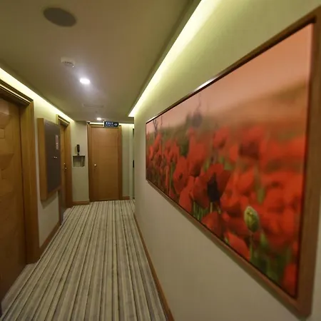 فندق Four Seven 4*